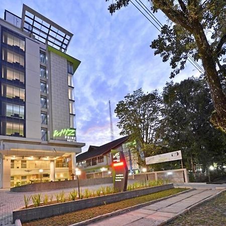 Whiz Prime Hotel Khatib Sulaiman Padang Extérieur photo