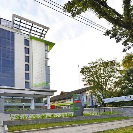 Whiz Prime Hotel Khatib Sulaiman Padang Extérieur photo