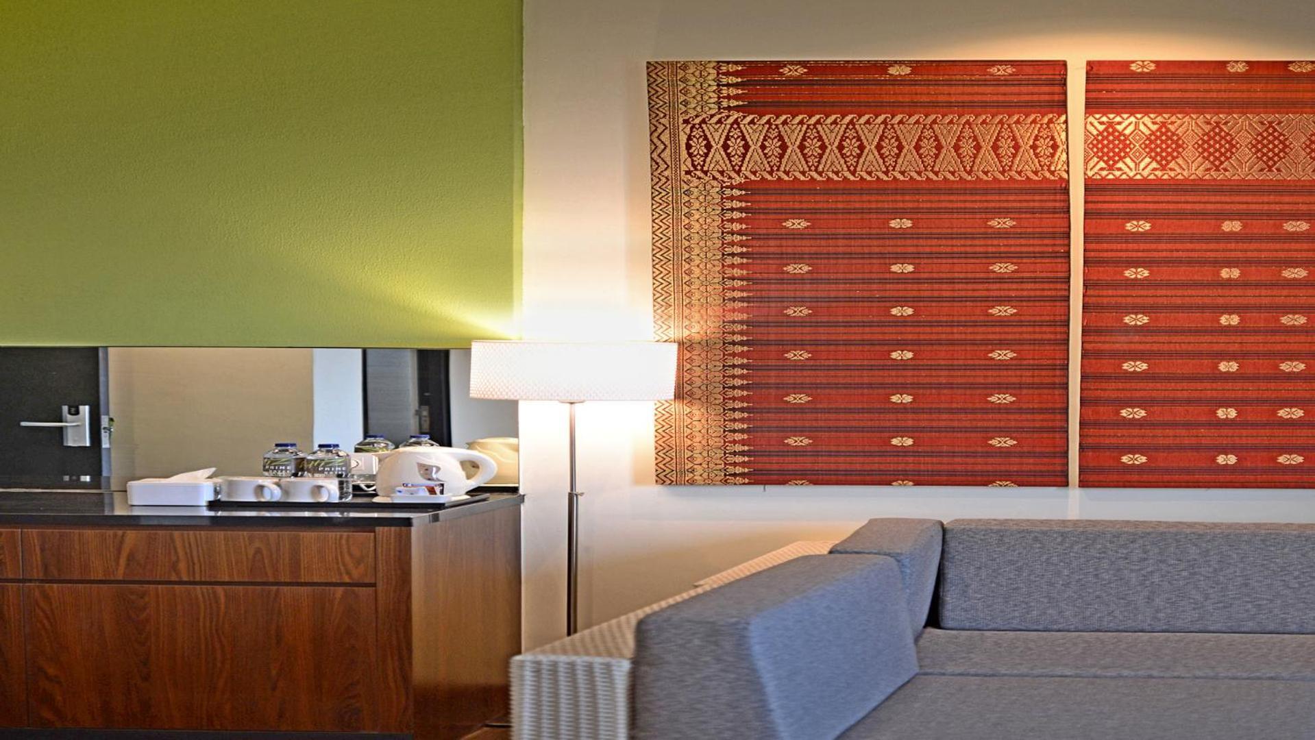 Whiz Prime Hotel Khatib Sulaiman Padang Extérieur photo