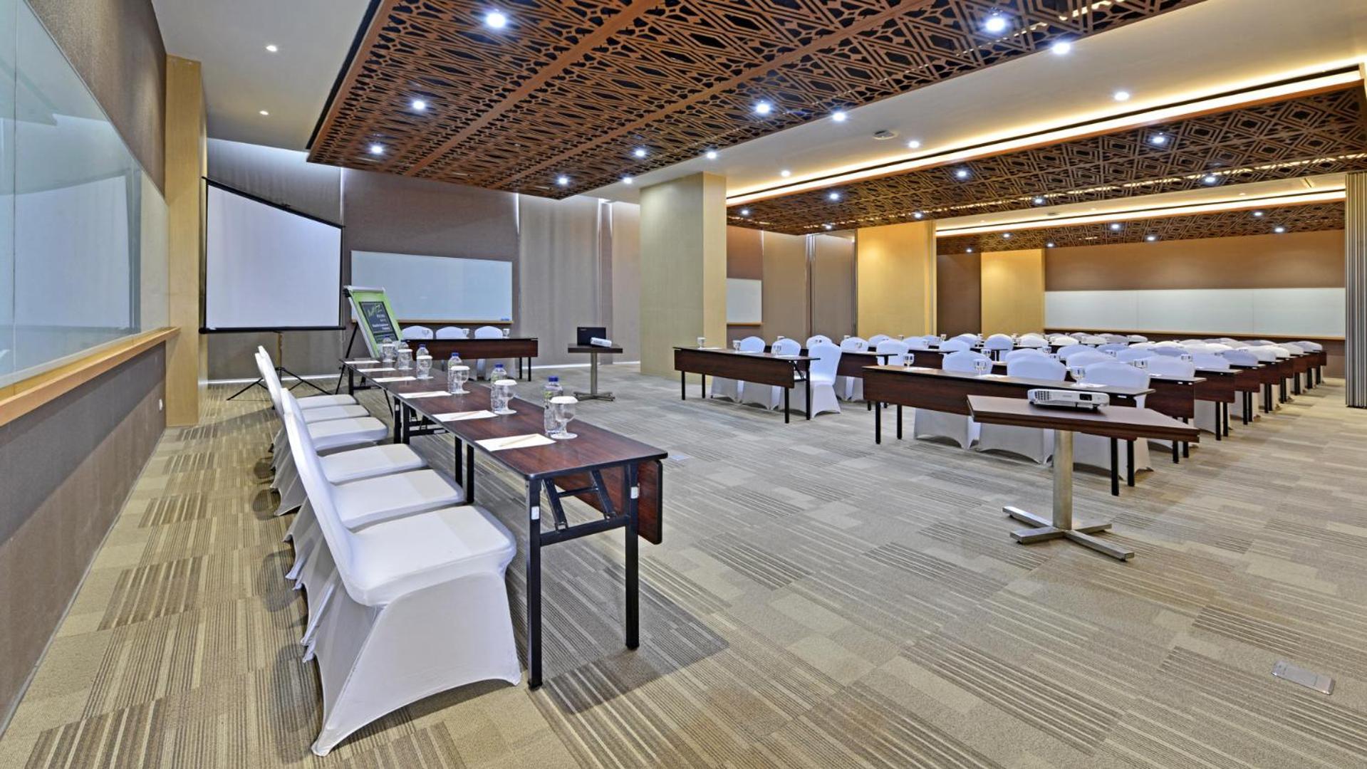 Whiz Prime Hotel Khatib Sulaiman Padang Extérieur photo