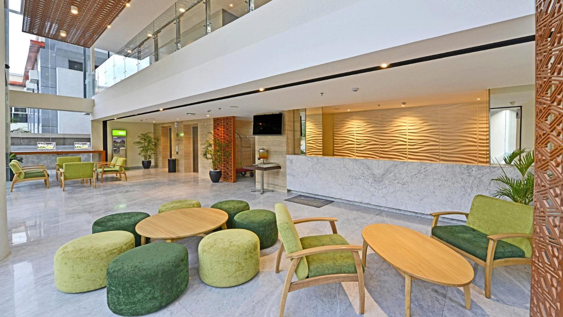 Whiz Prime Hotel Khatib Sulaiman Padang Extérieur photo