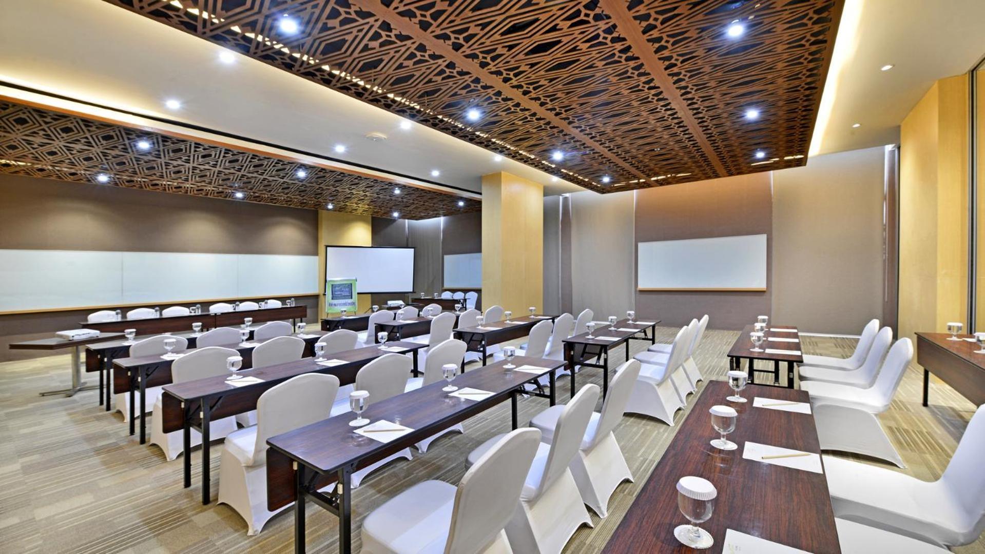Whiz Prime Hotel Khatib Sulaiman Padang Extérieur photo