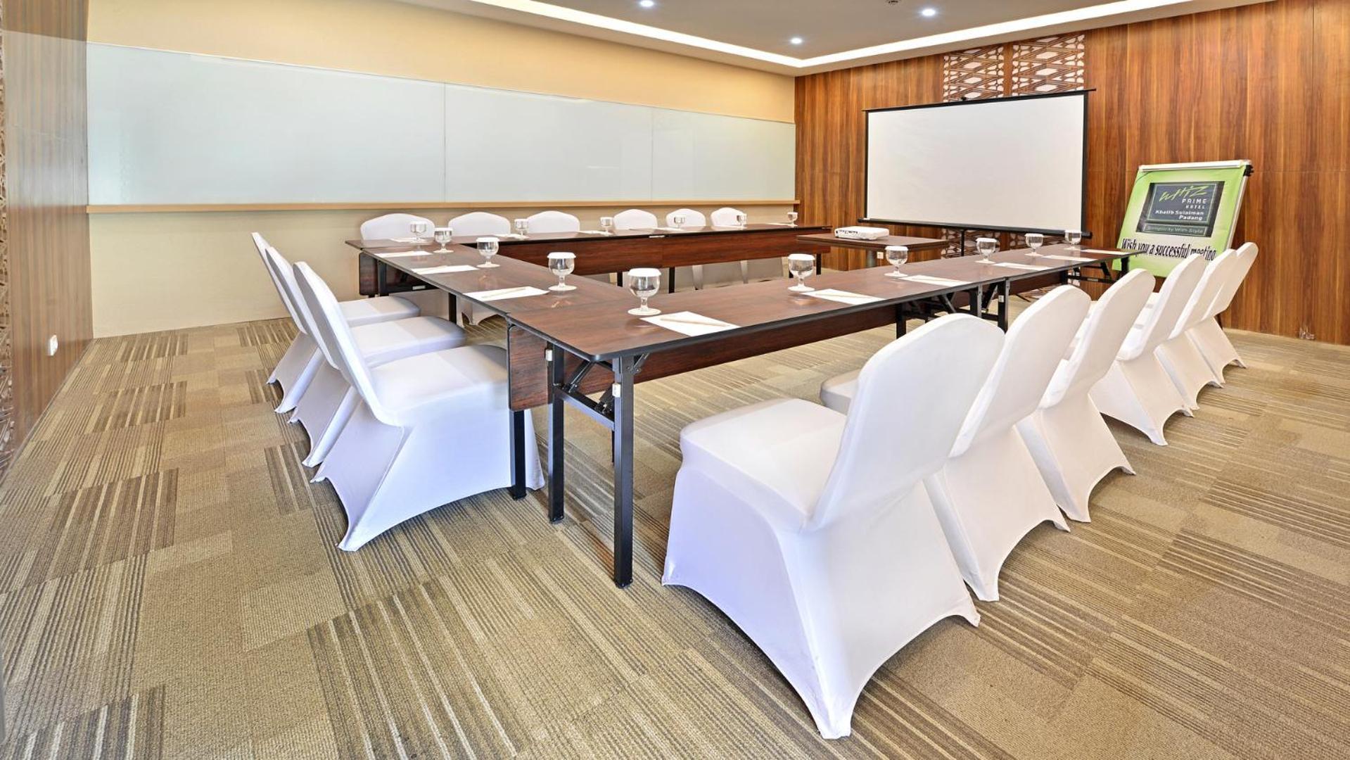 Whiz Prime Hotel Khatib Sulaiman Padang Extérieur photo
