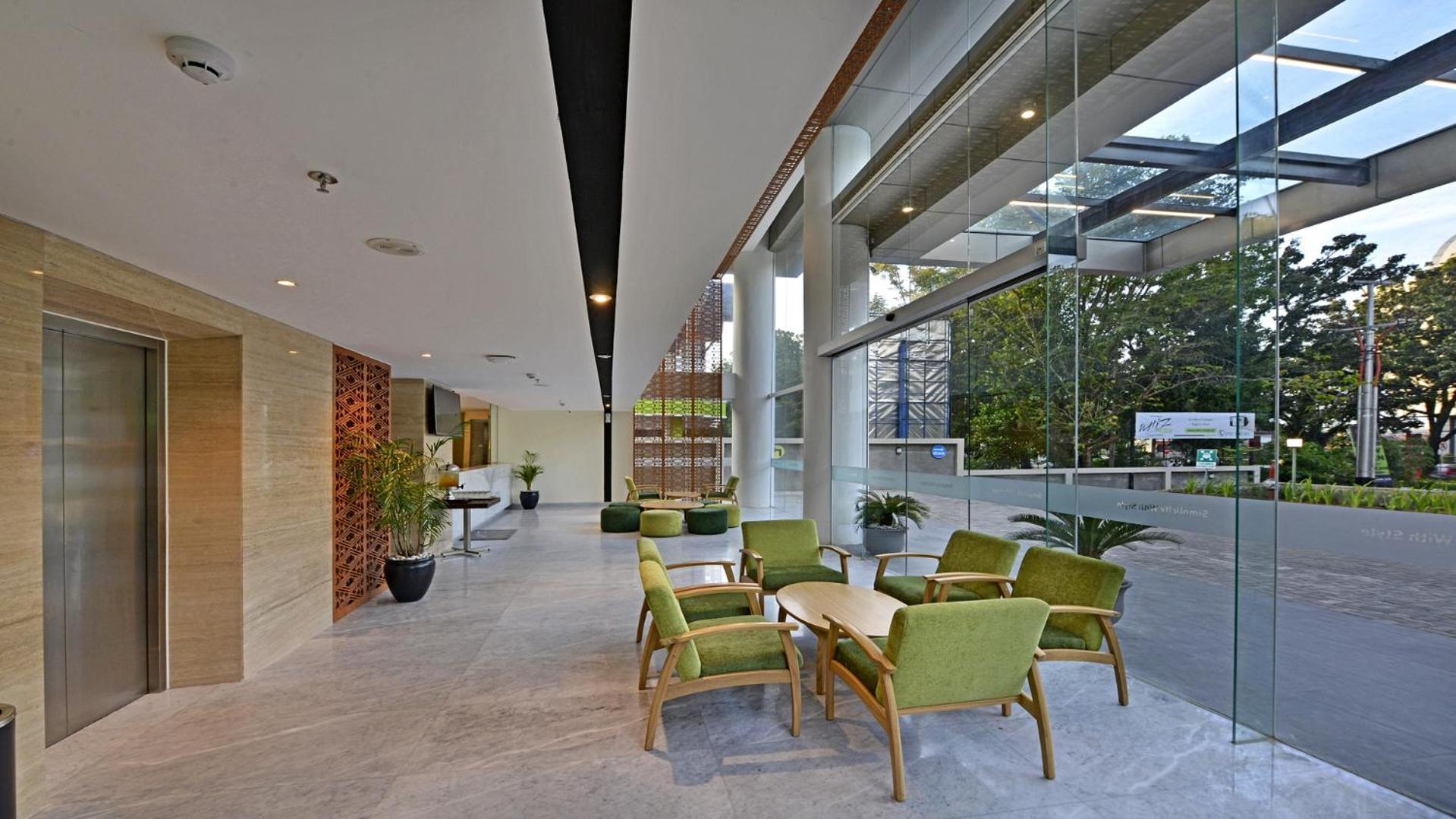 Whiz Prime Hotel Khatib Sulaiman Padang Extérieur photo