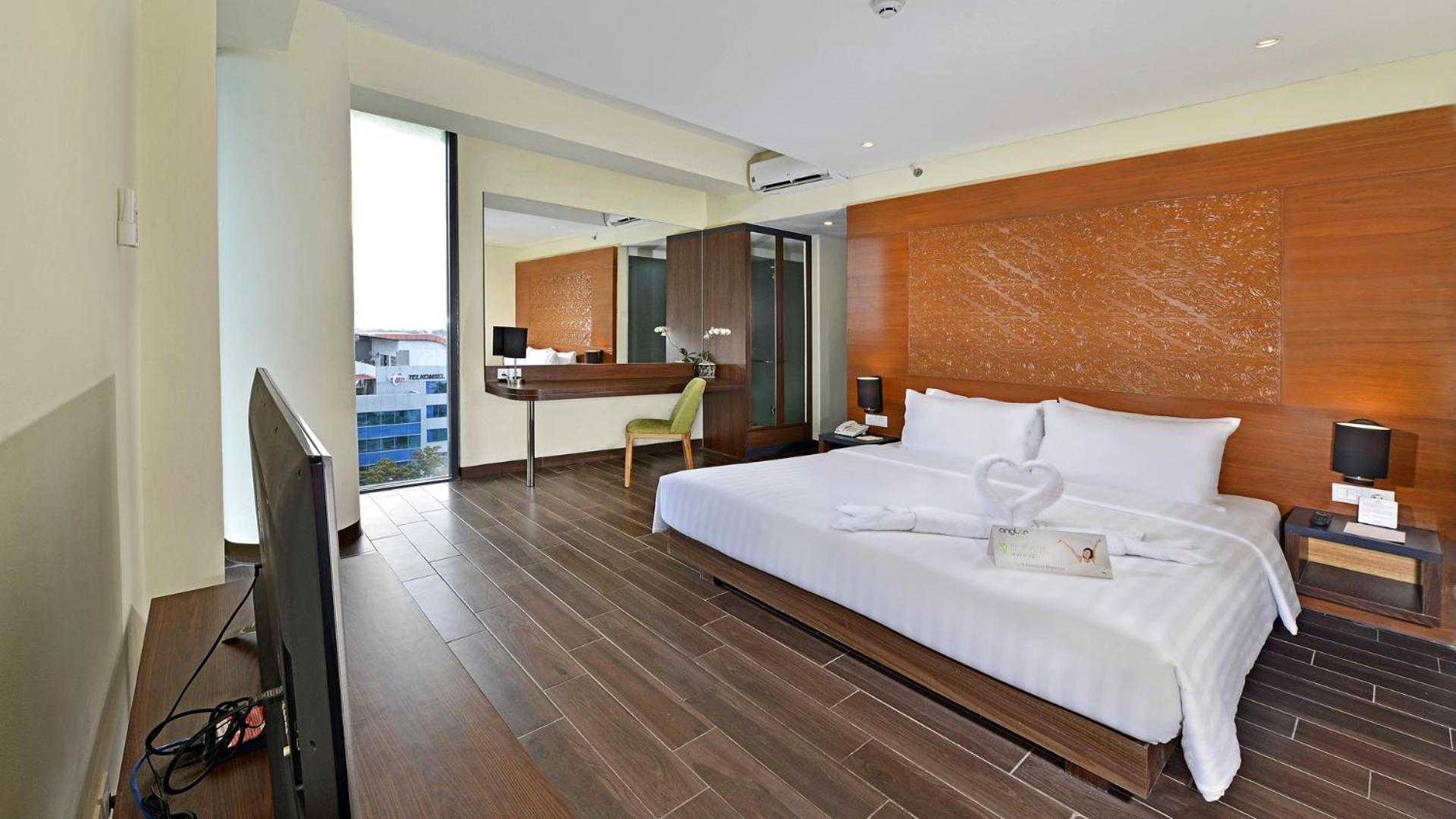 Whiz Prime Hotel Khatib Sulaiman Padang Extérieur photo