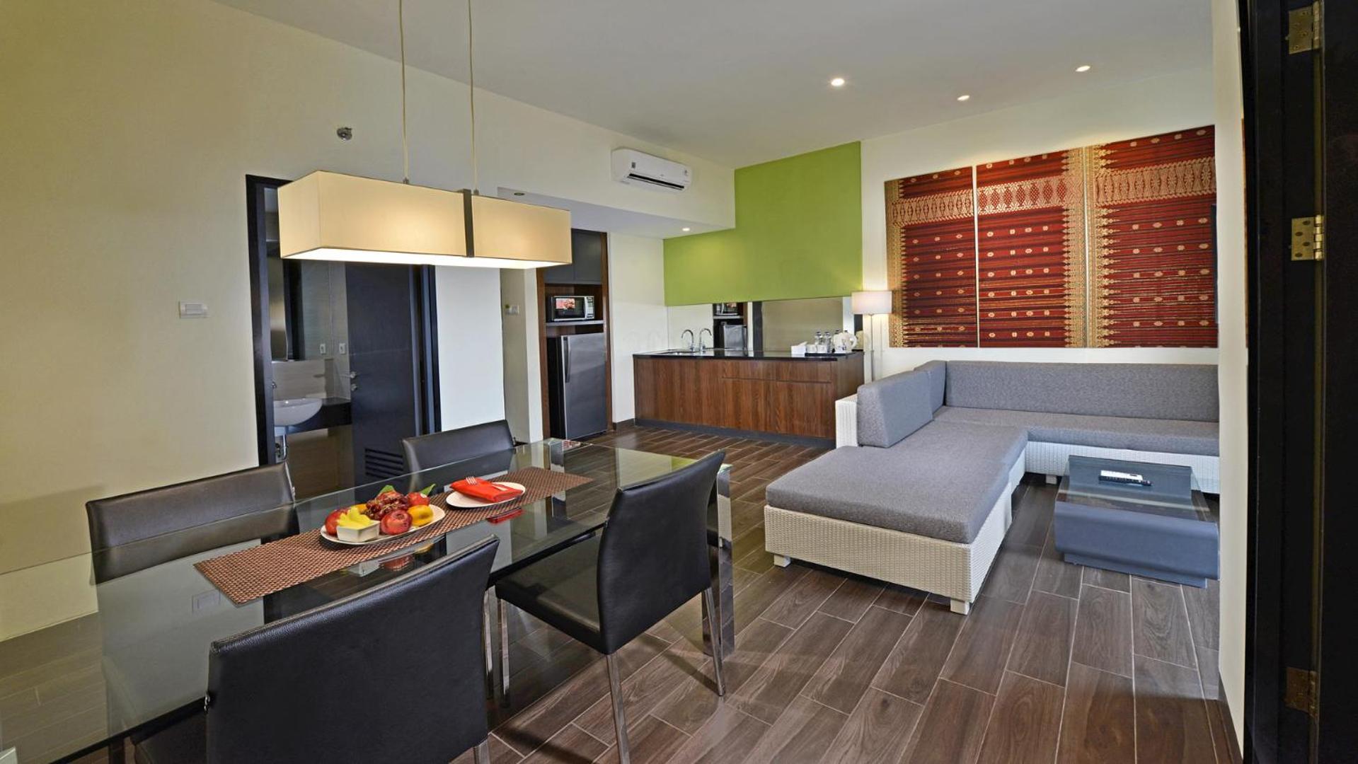 Whiz Prime Hotel Khatib Sulaiman Padang Extérieur photo