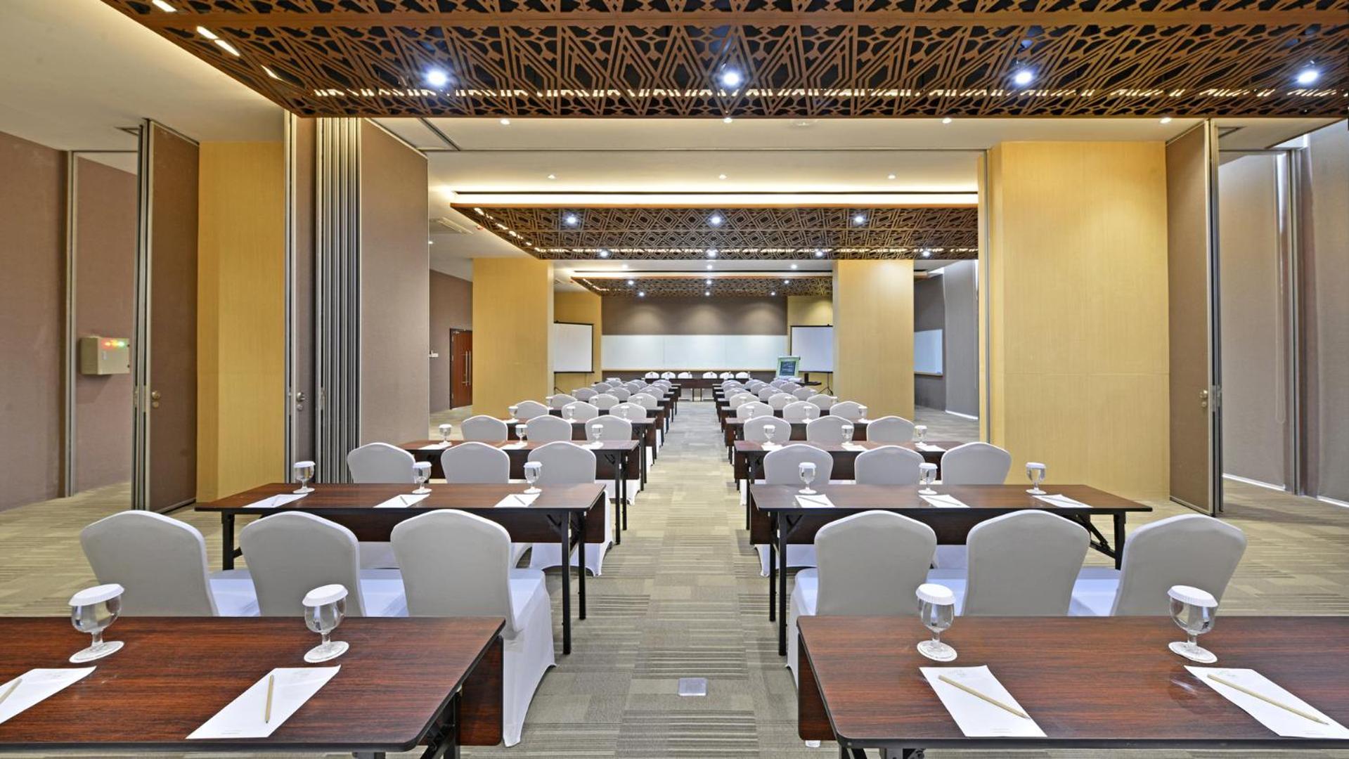 Whiz Prime Hotel Khatib Sulaiman Padang Extérieur photo
