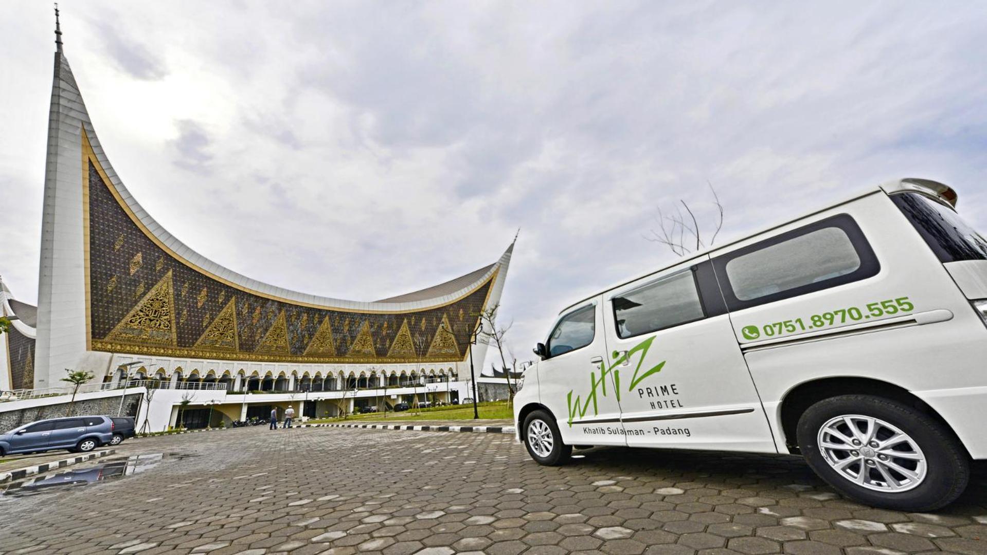 Whiz Prime Hotel Khatib Sulaiman Padang Extérieur photo