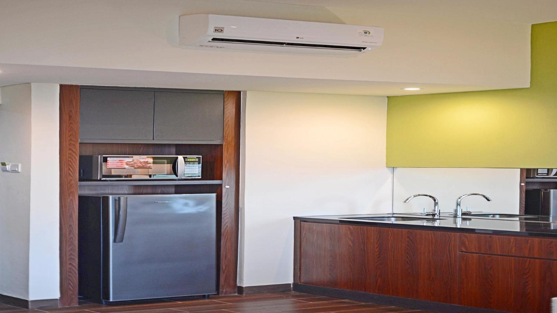 Whiz Prime Hotel Khatib Sulaiman Padang Extérieur photo
