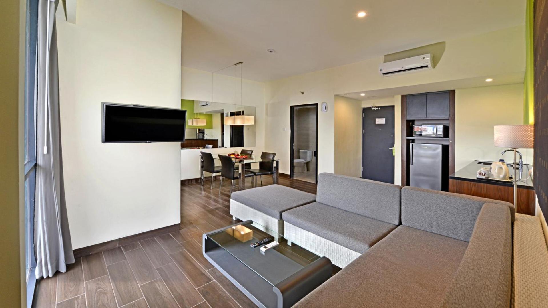 Whiz Prime Hotel Khatib Sulaiman Padang Extérieur photo