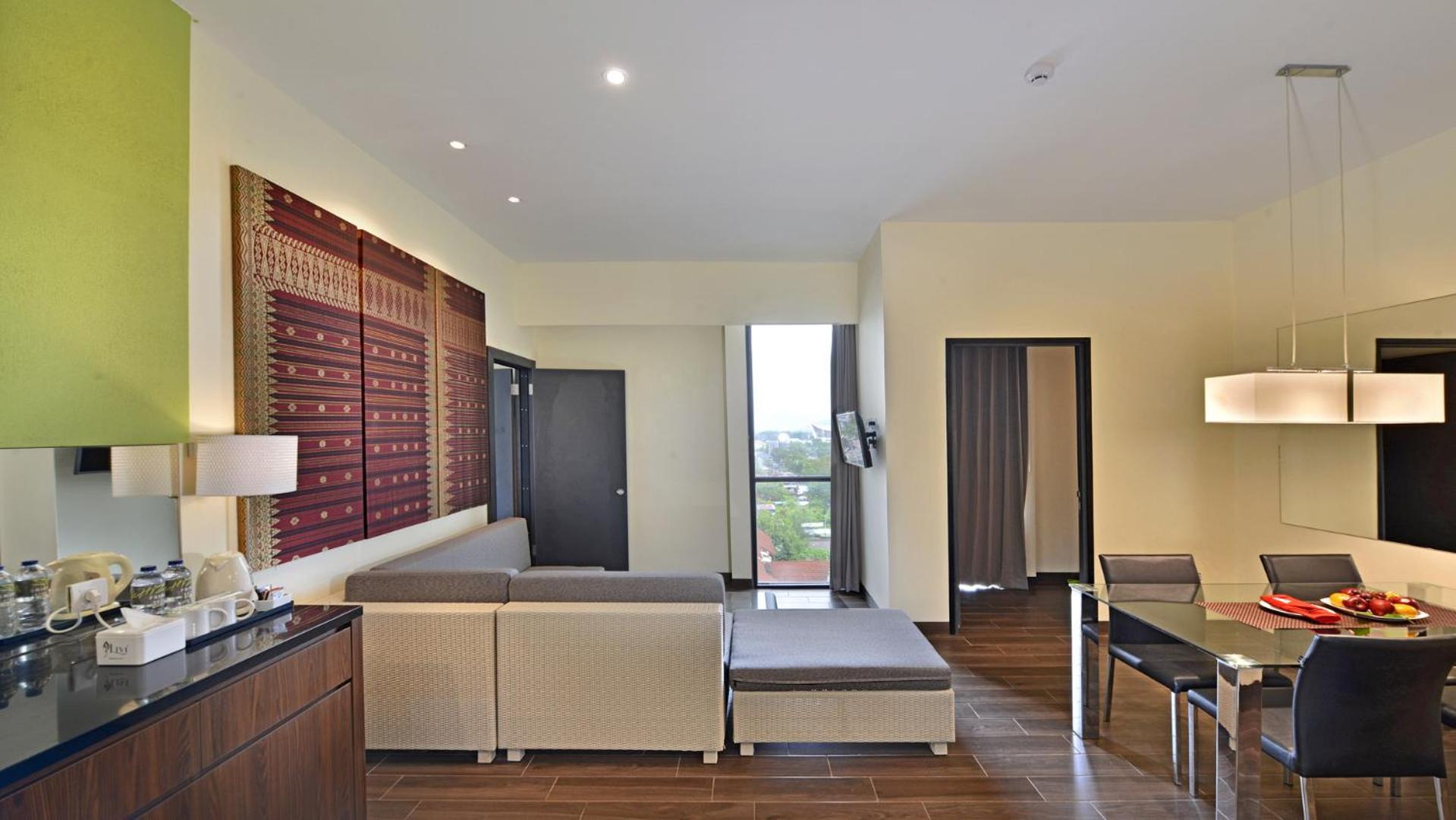 Whiz Prime Hotel Khatib Sulaiman Padang Extérieur photo