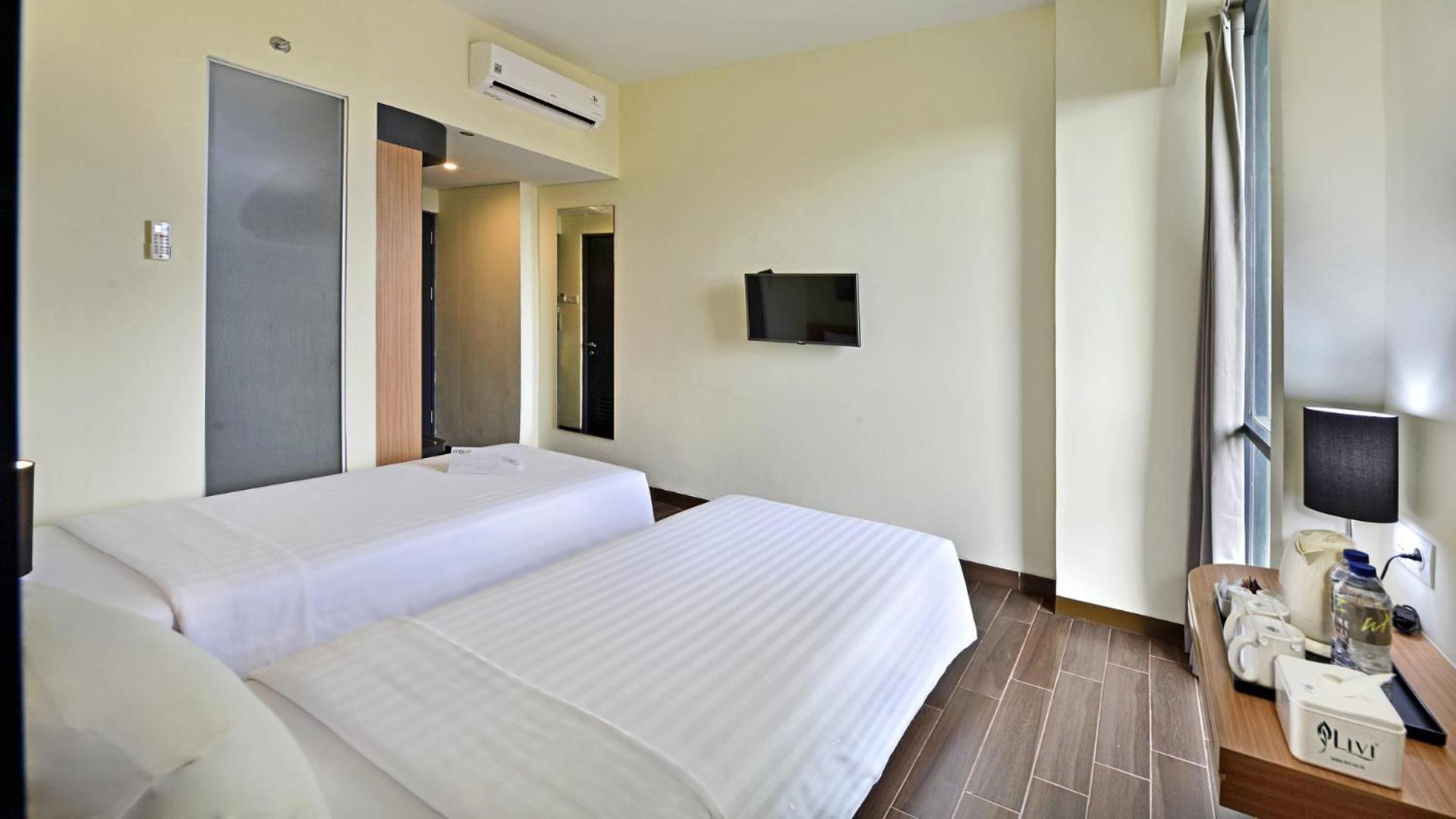 Whiz Prime Hotel Khatib Sulaiman Padang Extérieur photo
