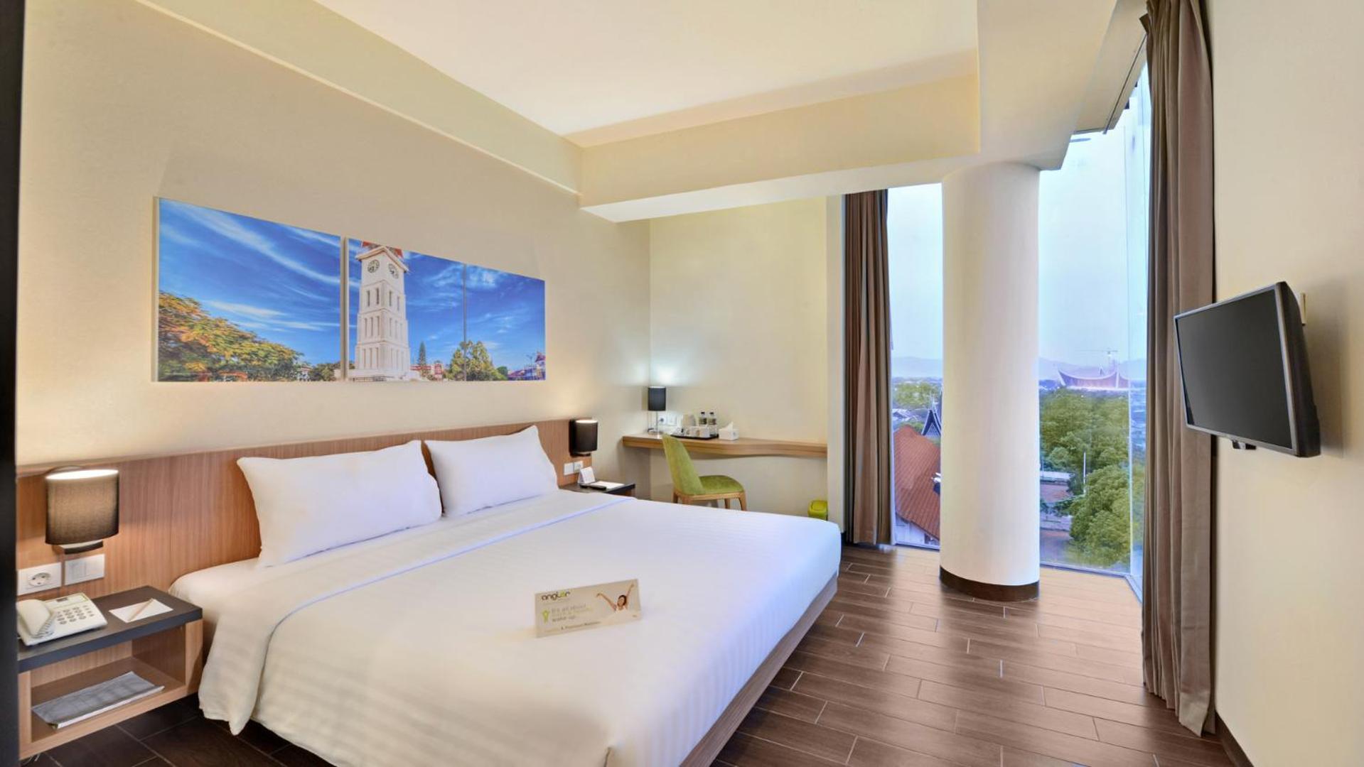 Whiz Prime Hotel Khatib Sulaiman Padang Extérieur photo