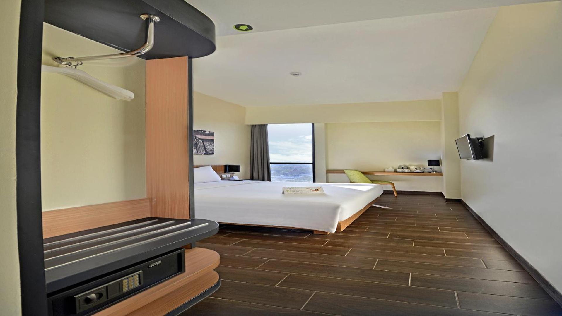 Whiz Prime Hotel Khatib Sulaiman Padang Extérieur photo